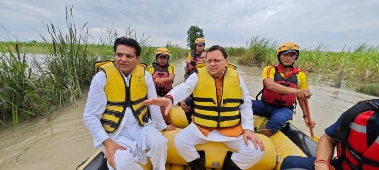 Uttarakhand news :Cm dhami ने किया ट्रैक्टर से प्रभावित क्षेत्रों का निरक्षण।